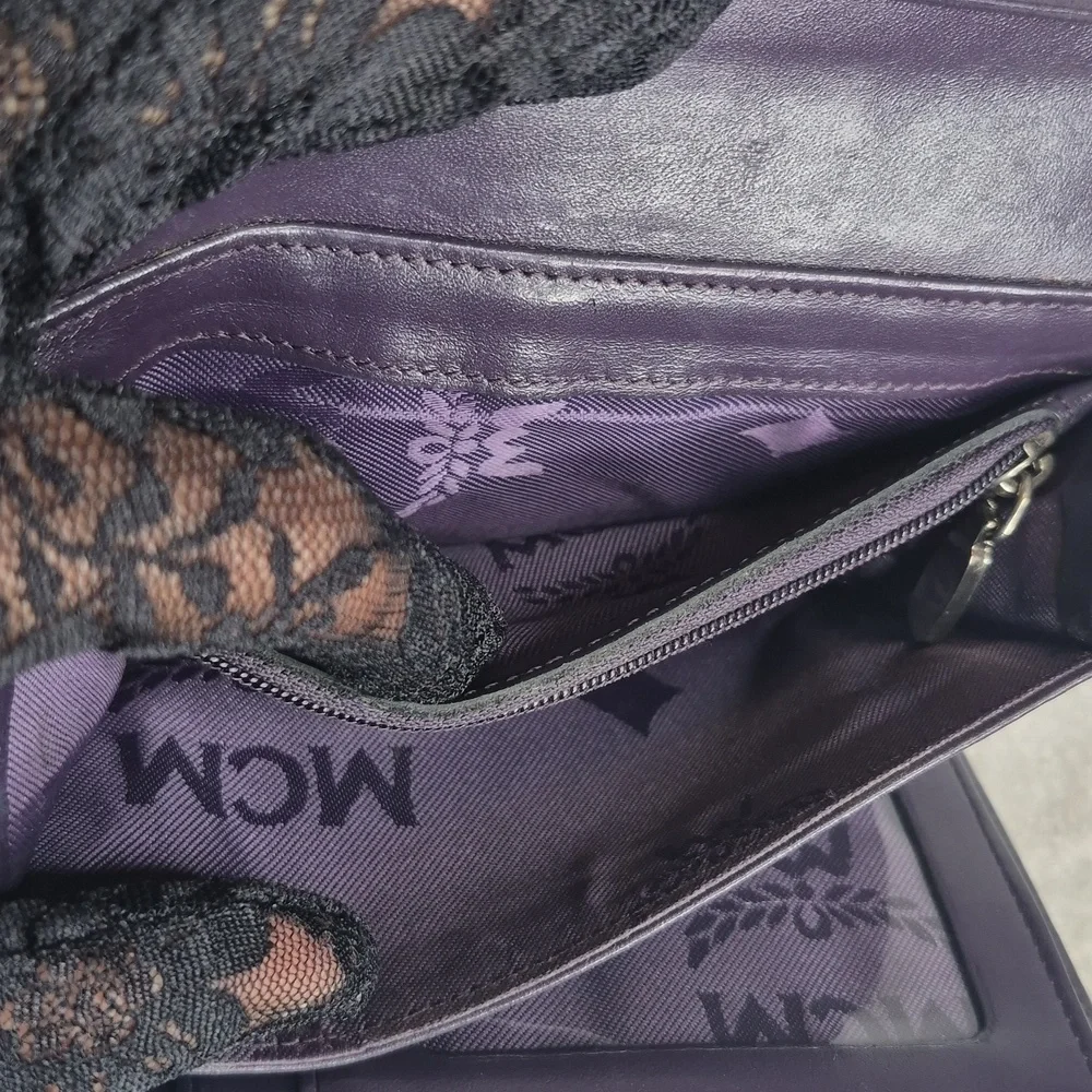 MCM Princess Lion Leather Tote Bag & Wallet - Picture 9 of 17